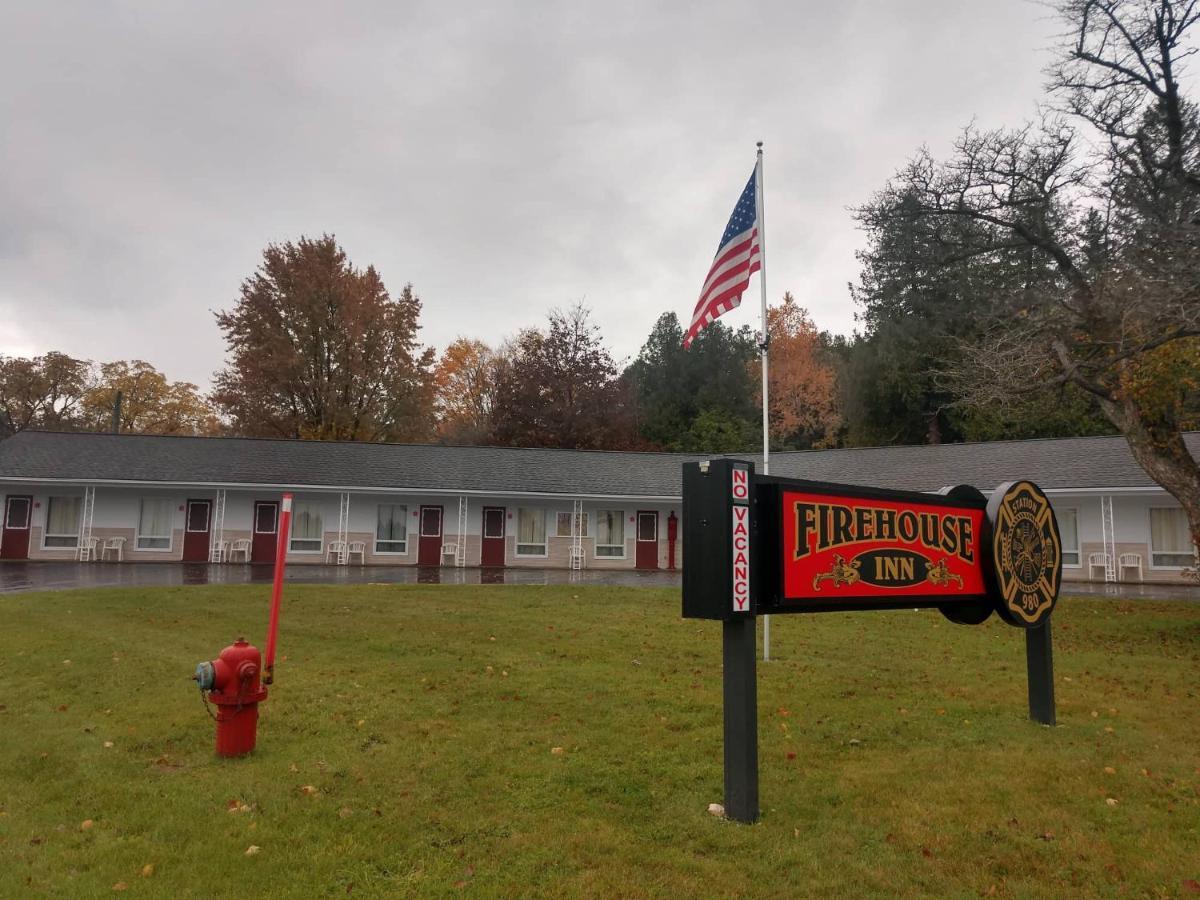Firehouse Inn Saint Ignace Kültér fotó
